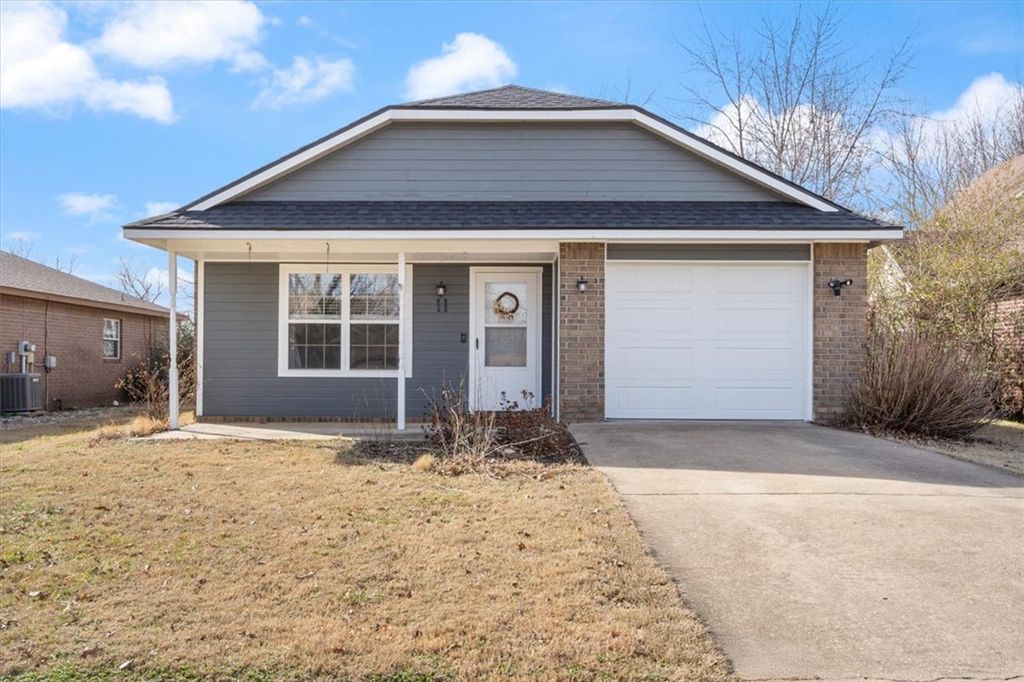 11 Jordan Lane, Bentonville, AR 72712