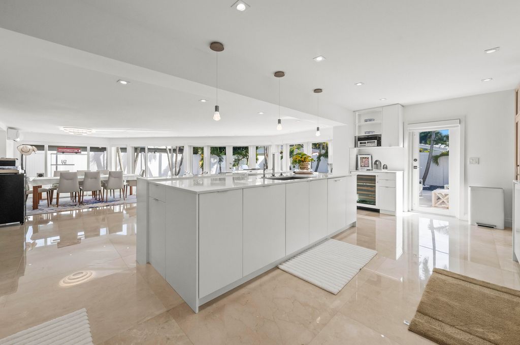 Image 17 of property listing at 838 W Palmetto Park Road, Boca Raton, FL 33486