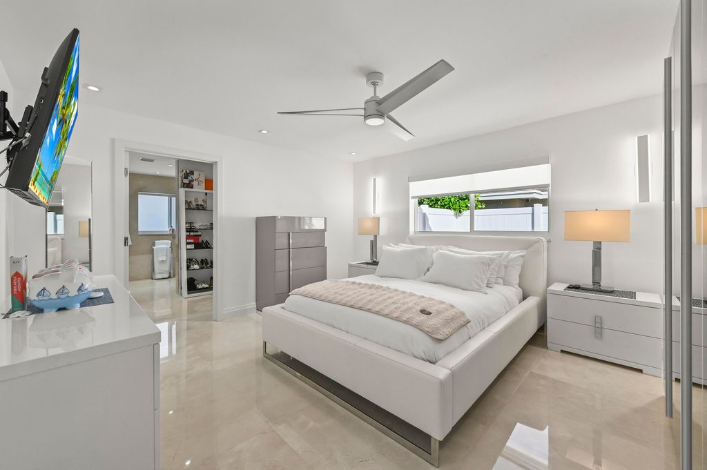 Image 19 of property listing at 838 W Palmetto Park Road, Boca Raton, FL 33486