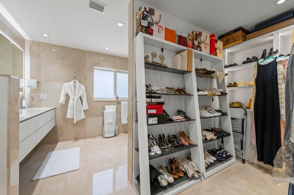 Image 22 of property listing at 838 W Palmetto Park Road, Boca Raton, FL 33486