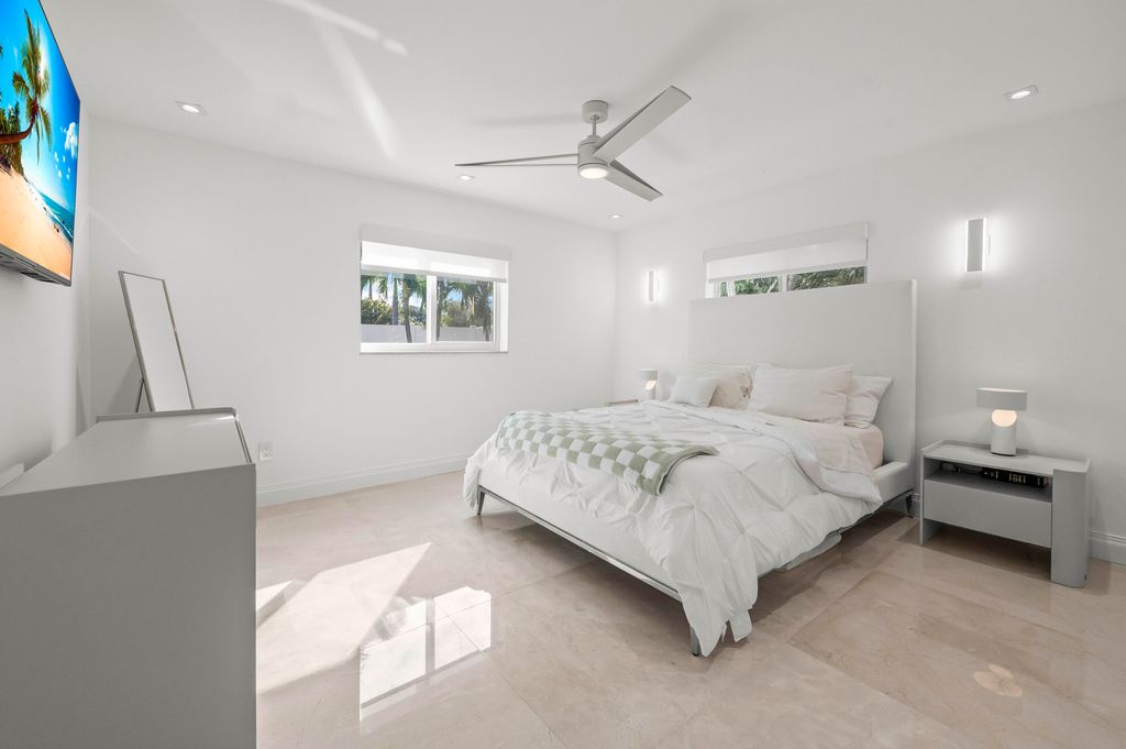 Image 27 of property listing at 838 W Palmetto Park Road, Boca Raton, FL 33486