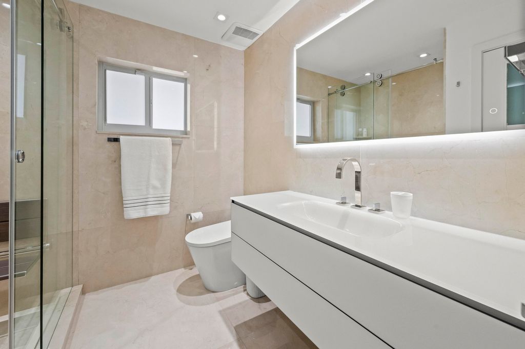 Image 29 of property listing at 838 W Palmetto Park Road, Boca Raton, FL 33486