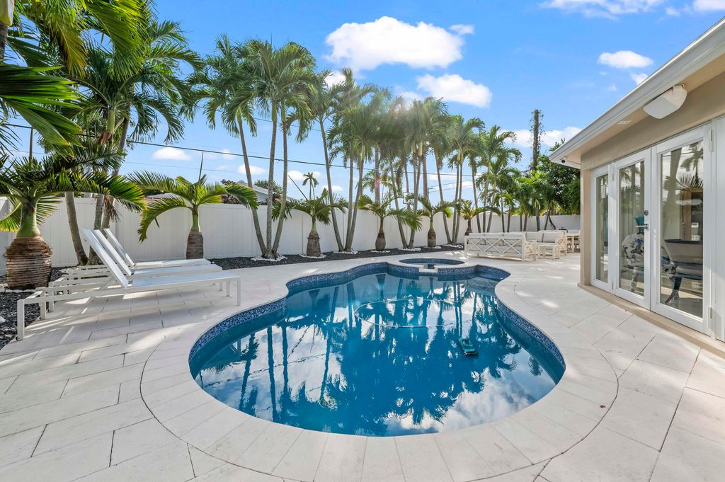 Image 31 of property listing at 838 W Palmetto Park Road, Boca Raton, FL 33486