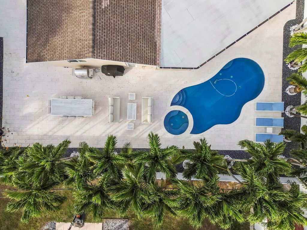 Image 38 of property listing at 838 W Palmetto Park Road, Boca Raton, FL 33486