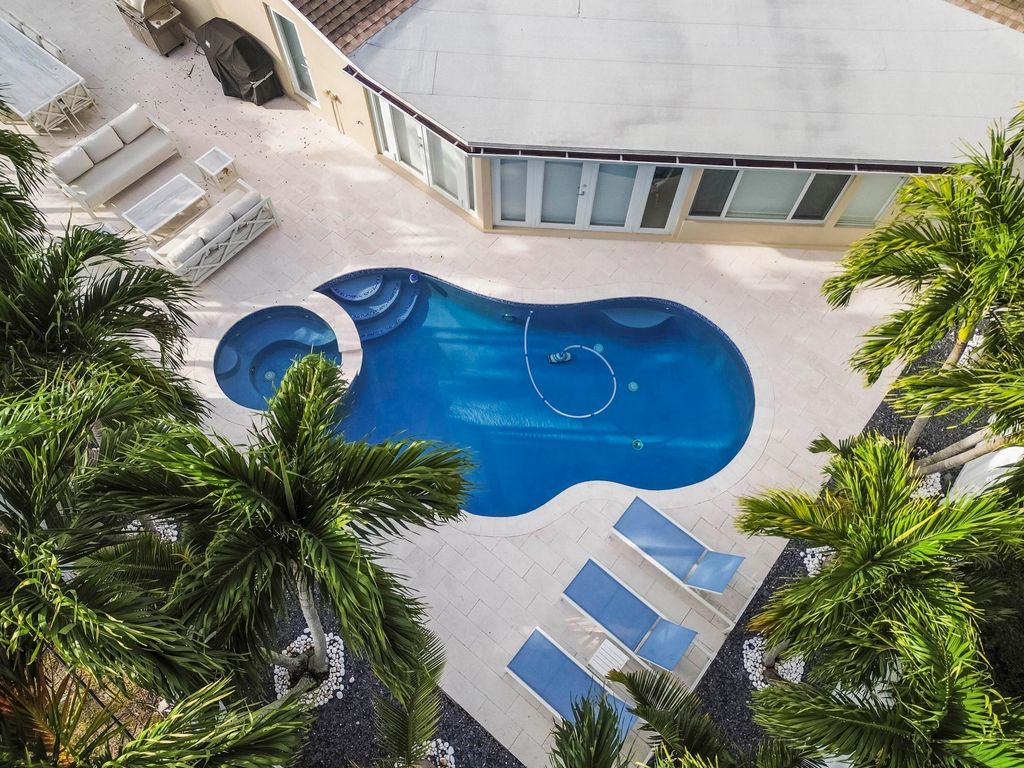 Image 39 of property listing at 838 W Palmetto Park Road, Boca Raton, FL 33486