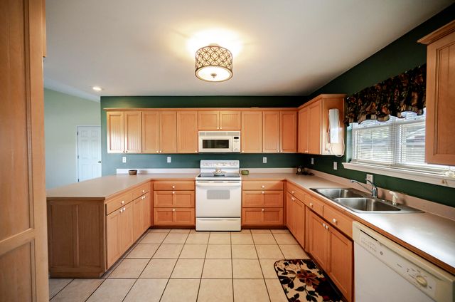 423 Honeysuckle Lane, Monett, MO 65708