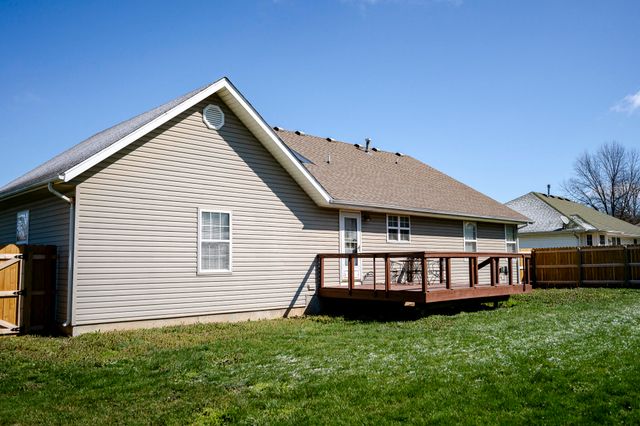 423 Honeysuckle Lane, Monett, MO 65708