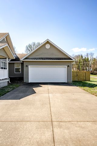 423 Honeysuckle Lane, Monett, MO 65708