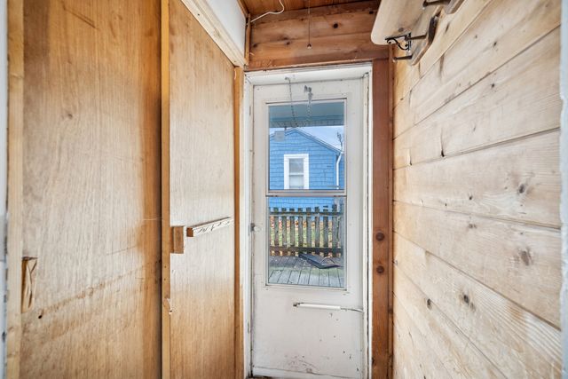 215 2nd Street, Elgin, IL 60123