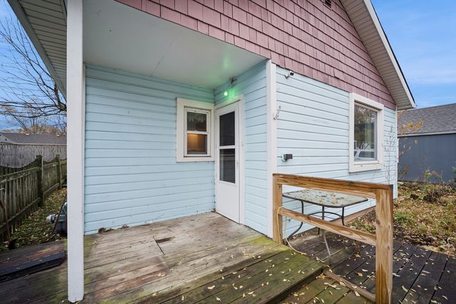 215 2nd Street, Elgin, IL 60123