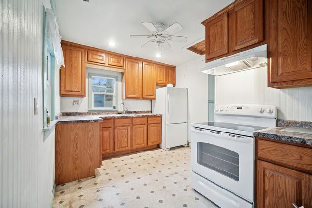 215 2nd Street, Elgin, IL 60123