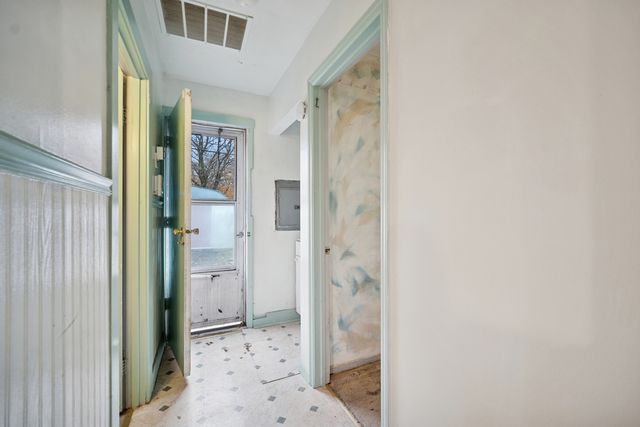 215 2nd Street, Elgin, IL 60123