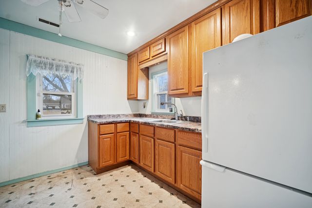 215 2nd Street, Elgin, IL 60123