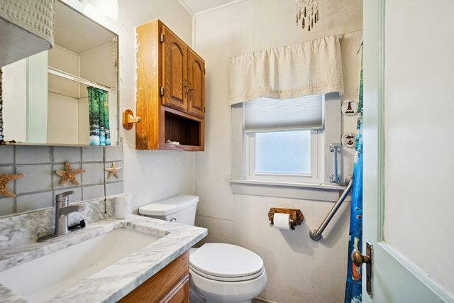 215 2nd Street, Elgin, IL 60123