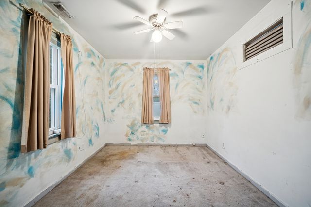 215 2nd Street, Elgin, IL 60123