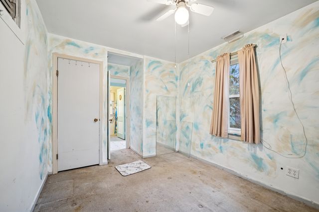 215 2nd Street, Elgin, IL 60123