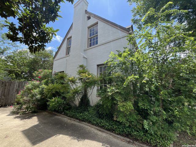 2154 W KINGS HWY, San Antonio, TX 78201