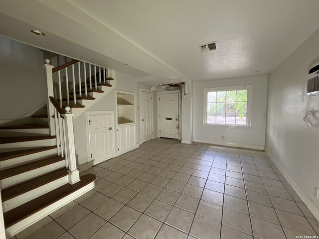 2154 W KINGS HWY, San Antonio, TX 78201