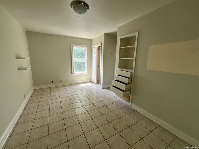 2154 W KINGS HWY, San Antonio, TX 78201