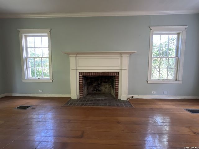 2154 W KINGS HWY, San Antonio, TX 78201