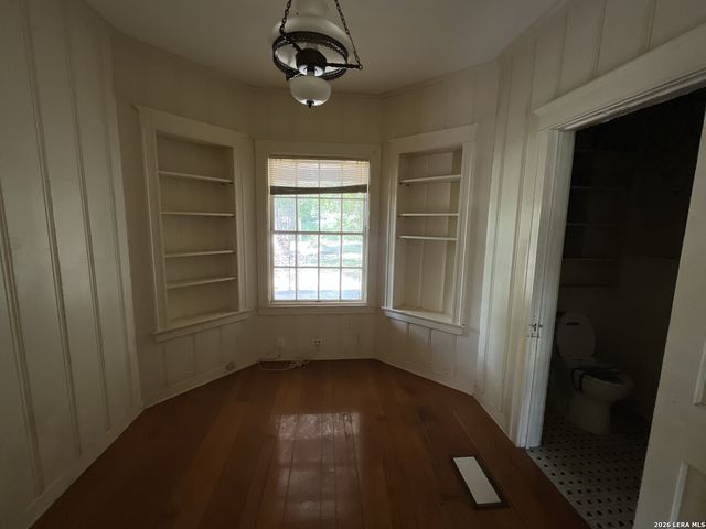 2154 W KINGS HWY, San Antonio, TX 78201