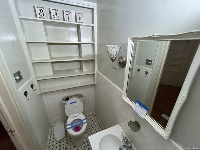 2154 W KINGS HWY, San Antonio, TX 78201