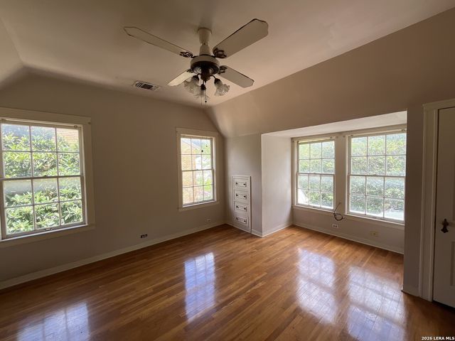 2154 W KINGS HWY, San Antonio, TX 78201