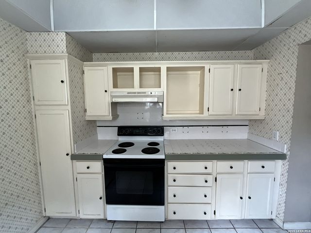 2154 W KINGS HWY, San Antonio, TX 78201