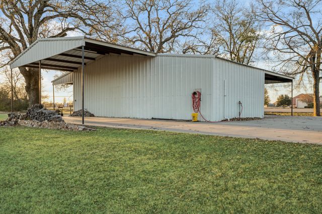 2535 36th Street NE, Paris, TX 75462