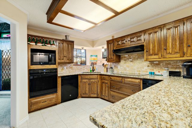 2535 36th Street NE, Paris, TX 75462