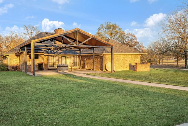 2535 36th Street NE, Paris, TX 75462