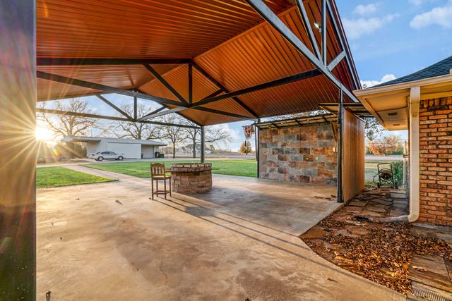 2535 36th Street NE, Paris, TX 75462