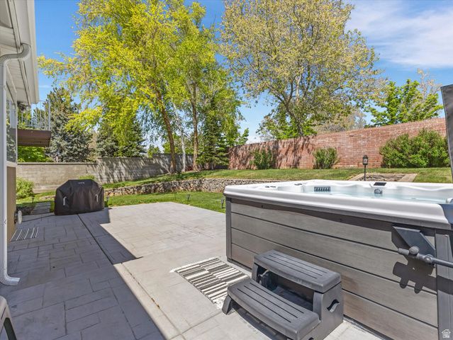7909 S TWELVE PINES DR, Sandy, UT 84094