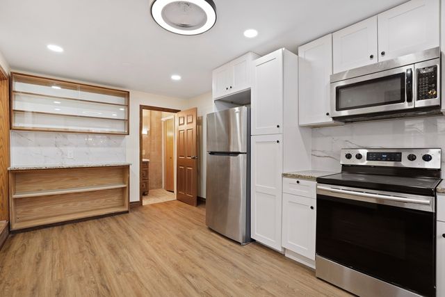 2821 W 102nd Street, Evergreen Park, IL 60805