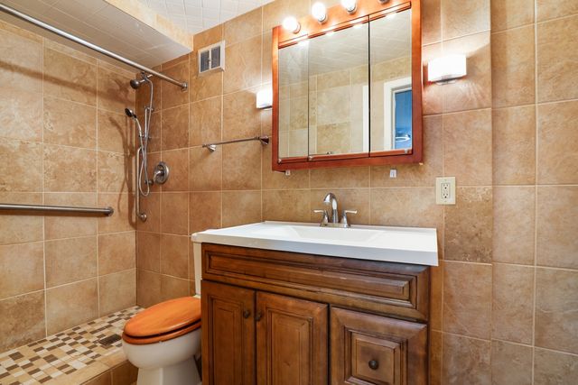 2821 W 102nd Street, Evergreen Park, IL 60805