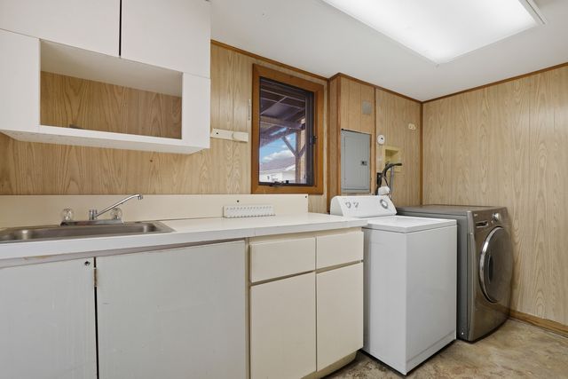 2821 W 102nd Street, Evergreen Park, IL 60805