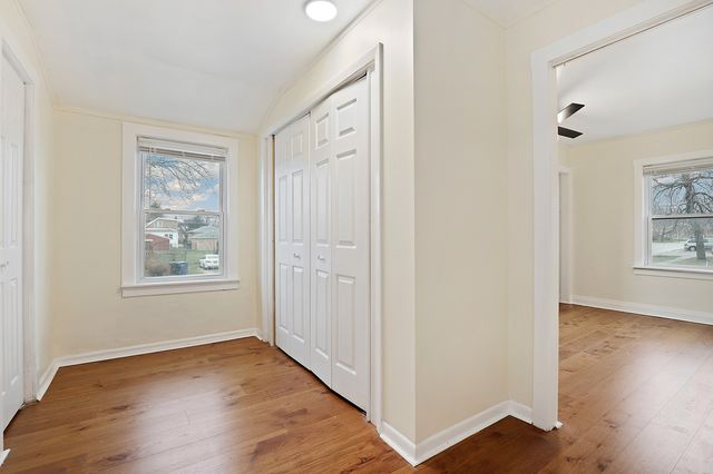 2821 W 102nd Street, Evergreen Park, IL 60805