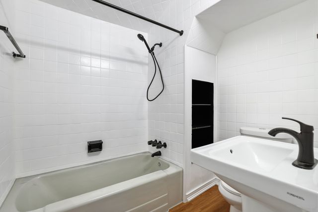 2821 W 102nd Street, Evergreen Park, IL 60805