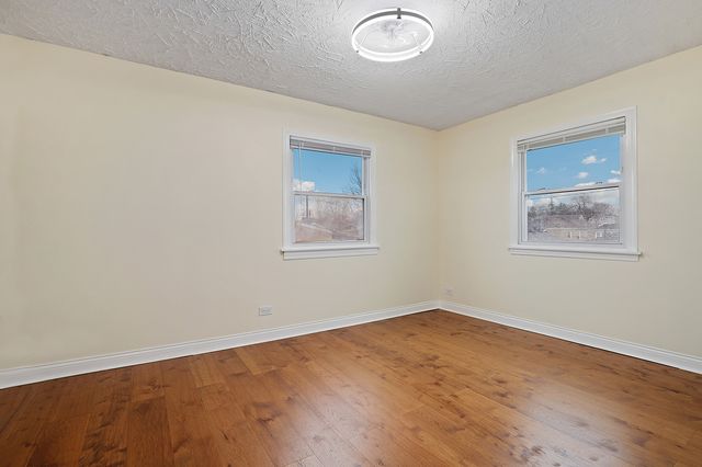 2821 W 102nd Street, Evergreen Park, IL 60805