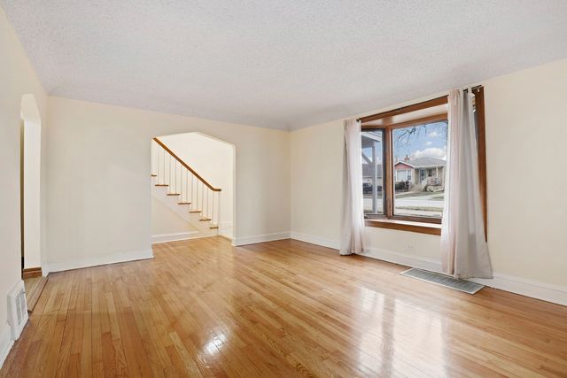 2821 W 102nd Street, Evergreen Park, IL 60805