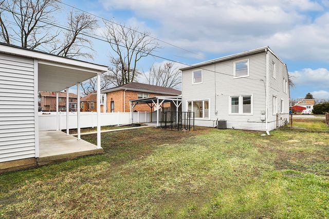 2821 W 102nd Street, Evergreen Park, IL 60805