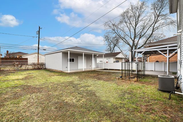 2821 W 102nd Street, Evergreen Park, IL 60805