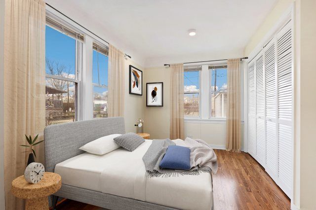 2821 W 102nd Street, Evergreen Park, IL 60805