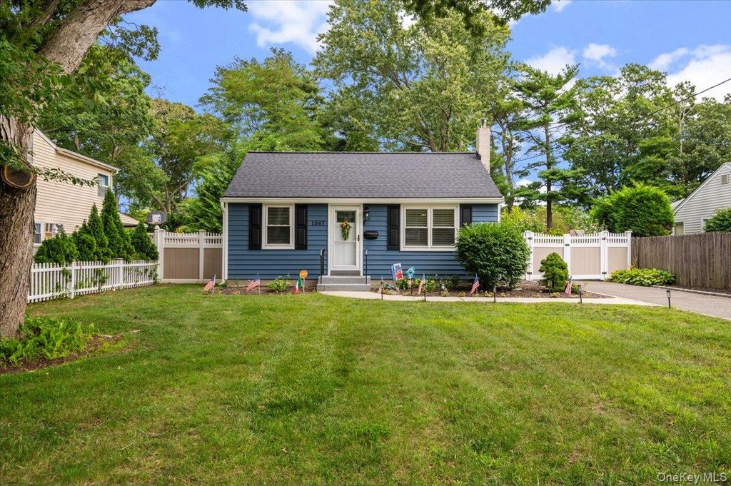 1347 Peters Boulevard, Bay Shore, NY 11706