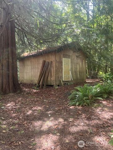 10395 NE Pine Way, Bainbridge Island, WA 98110