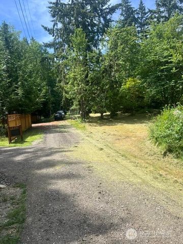 10395 NE Pine Way, Bainbridge Island, WA 98110