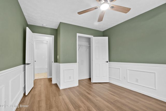 8439 Grand Trevi Dr, Louisville, KY 40228