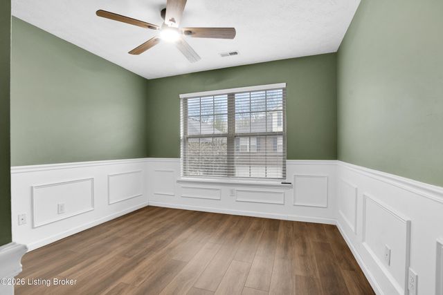 8439 Grand Trevi Dr, Louisville, KY 40228