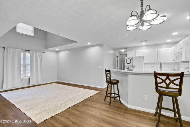 8439 Grand Trevi Dr, Louisville, KY 40228