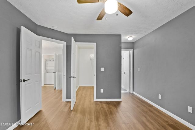8439 Grand Trevi Dr, Louisville, KY 40228